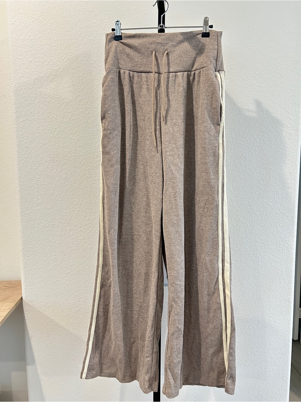 New Halara Ribbed High Waist Tummy Control Side Stripe Baggy Pants, Size M (R)